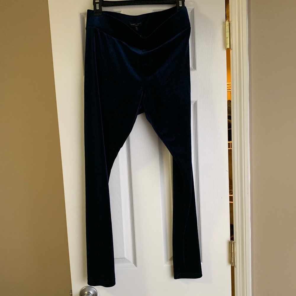 Romeo +Juliet Couture Navy Crushed Velvet Leggings